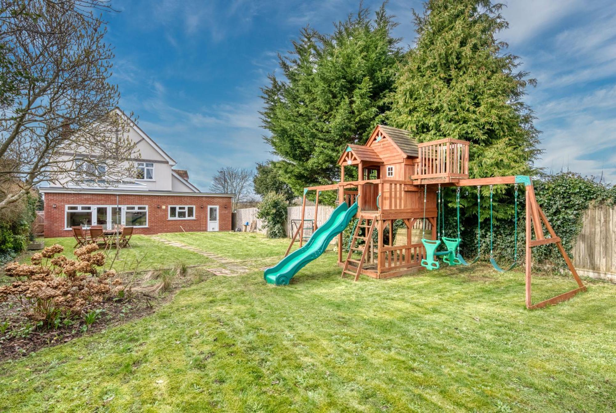 Long Term And Summer Special Offer! 5-Bedroom Spacious, Stunning Design, Sociable Areas & Cosy House Near South Downs Park, Sleeps 11 With Games Room, Private Parking And Garden- By Blue Puffin Stays Waterlooville Εξωτερικό φωτογραφία