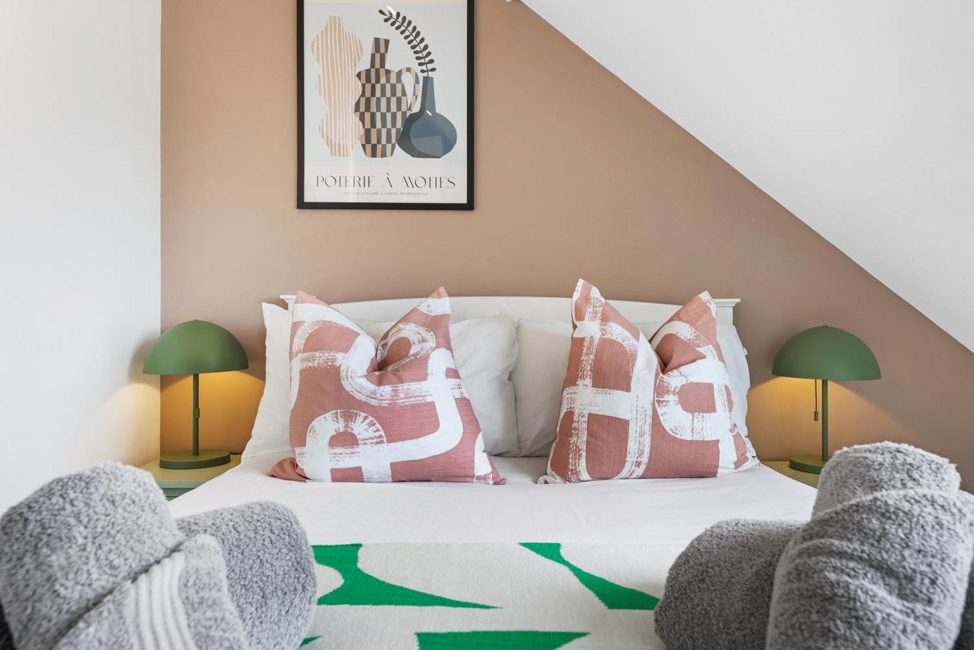 Long Term And Summer Special Offer! 5-Bedroom Spacious, Stunning Design, Sociable Areas & Cosy House Near South Downs Park, Sleeps 11 With Games Room, Private Parking And Garden- By Blue Puffin Stays Waterlooville Εξωτερικό φωτογραφία
