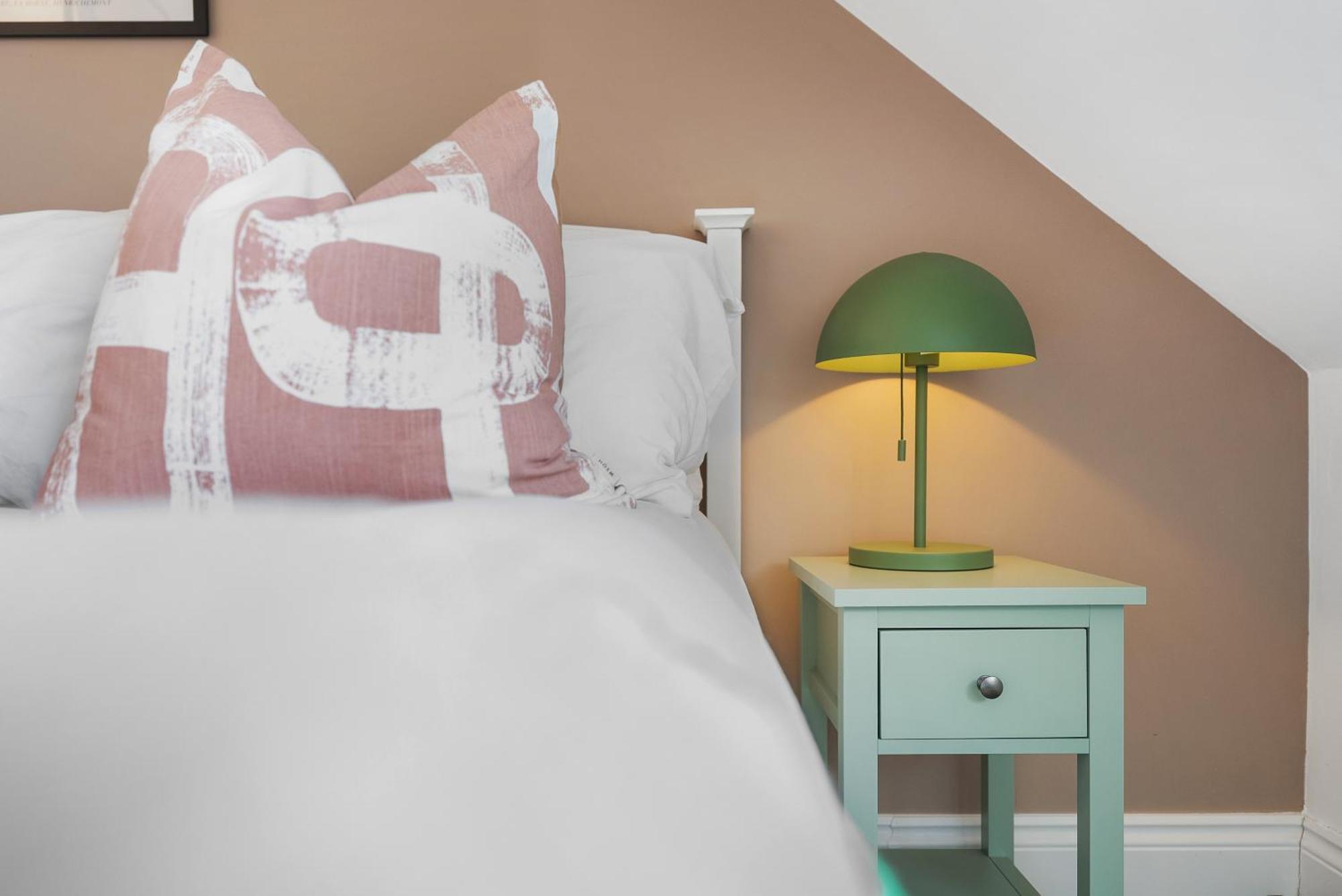 Long Term And Summer Special Offer! 5-Bedroom Spacious, Stunning Design, Sociable Areas & Cosy House Near South Downs Park, Sleeps 11 With Games Room, Private Parking And Garden- By Blue Puffin Stays Waterlooville Εξωτερικό φωτογραφία