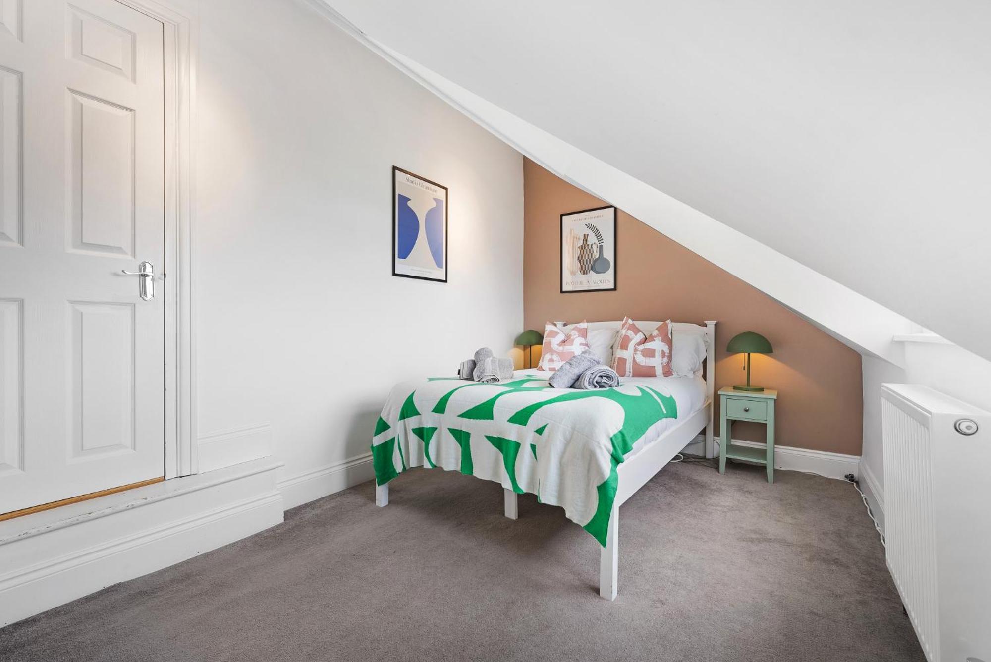 Long Term And Summer Special Offer! 5-Bedroom Spacious, Stunning Design, Sociable Areas & Cosy House Near South Downs Park, Sleeps 11 With Games Room, Private Parking And Garden- By Blue Puffin Stays Waterlooville Εξωτερικό φωτογραφία