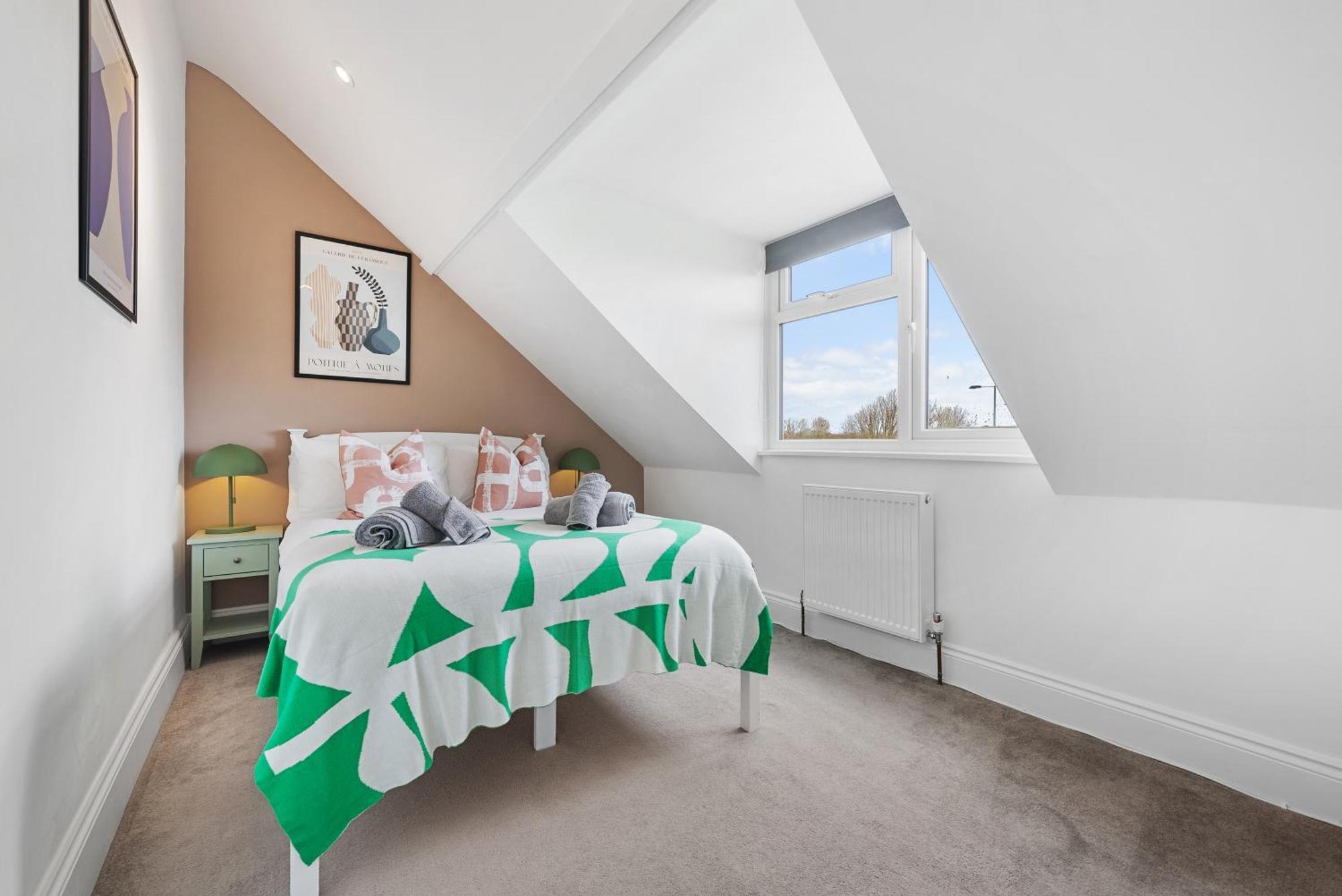 Long Term And Summer Special Offer! 5-Bedroom Spacious, Stunning Design, Sociable Areas & Cosy House Near South Downs Park, Sleeps 11 With Games Room, Private Parking And Garden- By Blue Puffin Stays Waterlooville Εξωτερικό φωτογραφία