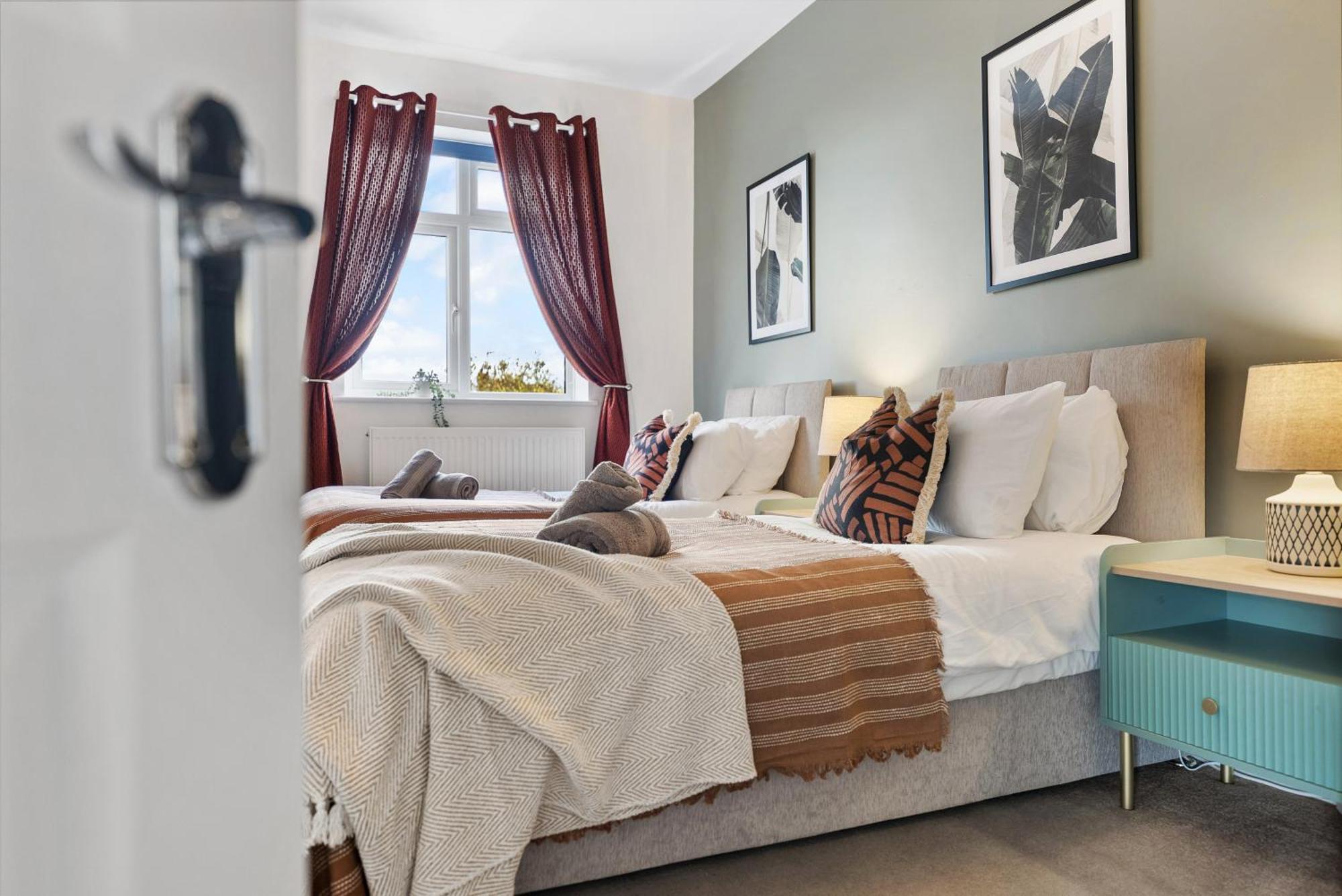 Long Term And Summer Special Offer! 5-Bedroom Spacious, Stunning Design, Sociable Areas & Cosy House Near South Downs Park, Sleeps 11 With Games Room, Private Parking And Garden- By Blue Puffin Stays Waterlooville Εξωτερικό φωτογραφία